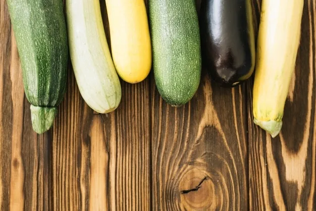 zucchini-on-wooden-table