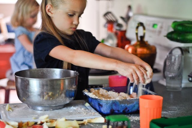 Kids in the Kitchen: Crumbly Apple Berry Cobbler
