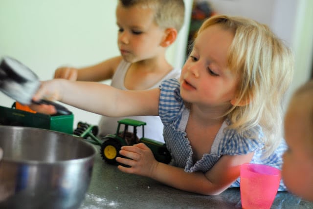 Kids in the Kitchen: Crumbly Apple Berry Cobbler