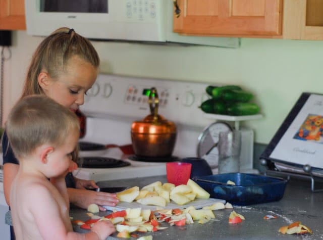 Kids in the Kitchen: Crumbly Apple Berry Cobbler