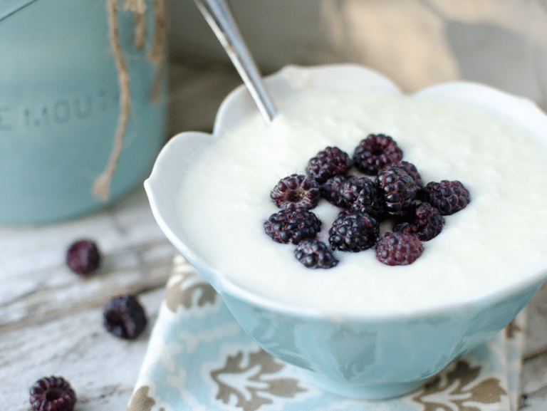 blackberries in bowl of yogurt