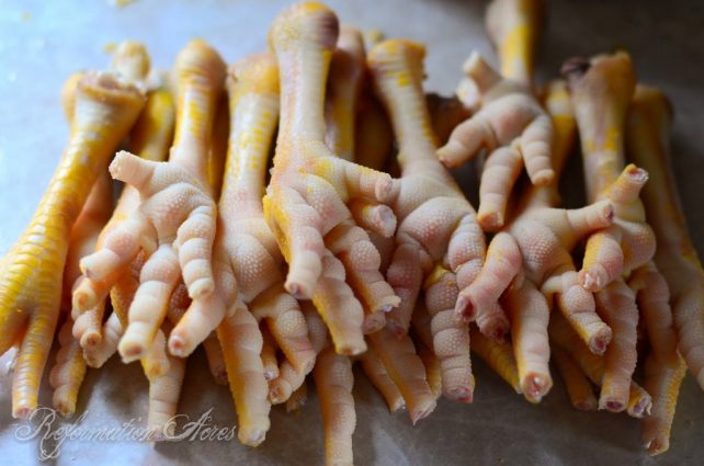 Peeled chicken feet