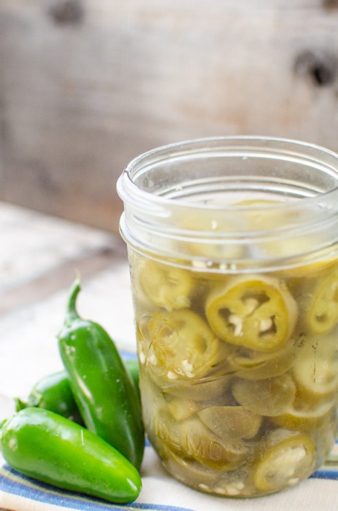 Learn how to preserve lacto-fermented jalapeños- This is SO quick and easy! Takes only like 5 minutes, doesn't use a canner, and lasts for 6 months!