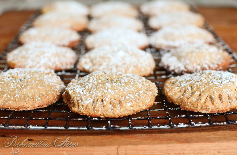 Whole Grain Pumpkin Filled Cookies- Made with whole wheat, oatmeal, honey, and a filling that tastes like pumpkin pie!