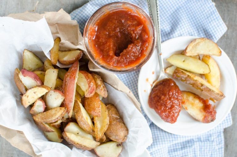 Ketchup (4 of 6) potato wedges and ketchup on a plate