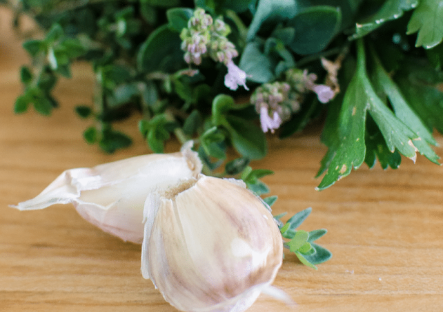 There are many herbs you could grow in your garden, but how to choose which ones? These tips will help beginner's choose what to plant in the herb garden.