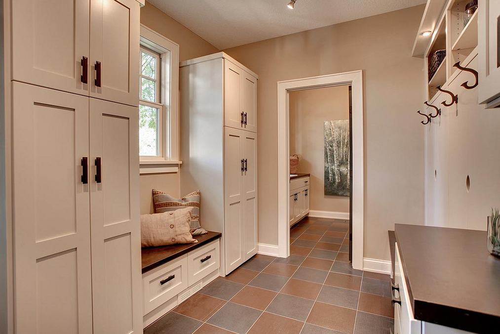 Mudroom with white background with pillows on the side