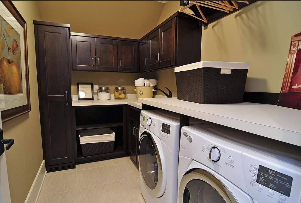 Mudroom with a laundry space